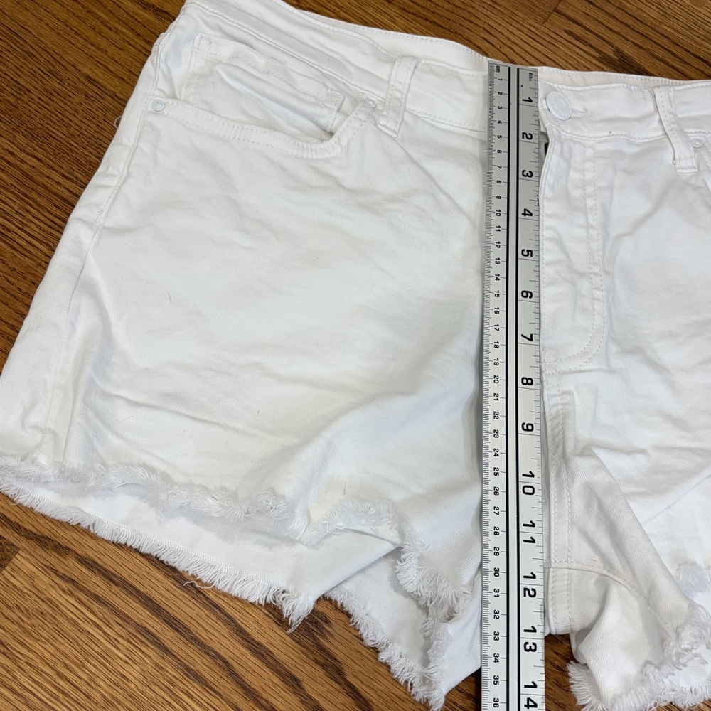 KUT from the Kloth Jane High Rise Short with Fray (Optic White) (12) - Picture 9 of 11
